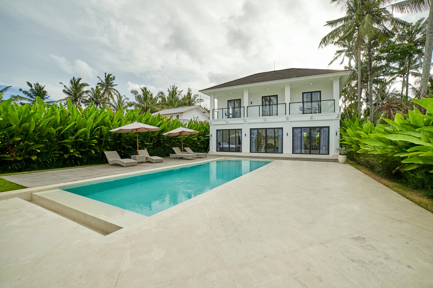 RICE FIELD VIEW MODERN TROPICAL 3 BEDROOM VILLA FOR SALE LEASEHOLD IN UBUD  BE-1449 